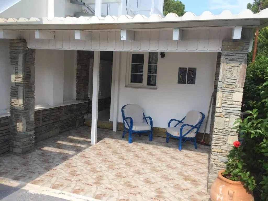 Diaporos Hotel