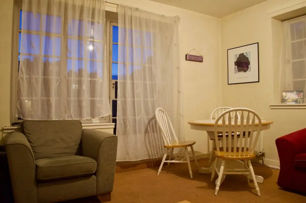 Cosy 2 Bedroom Flat off the Royal Mile