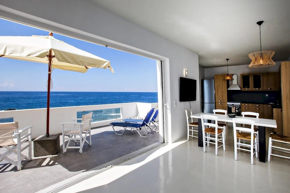 2 Bedroom Apartment With Terrace in Tinos Chora