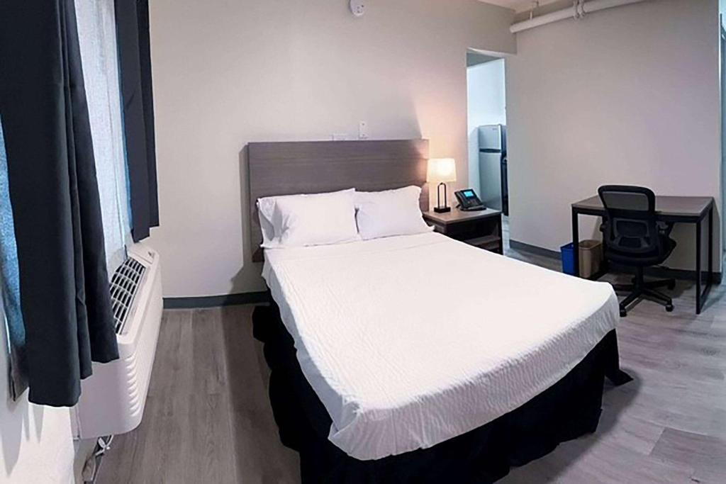 Studio City Suites, A Travelodge By Wyndham