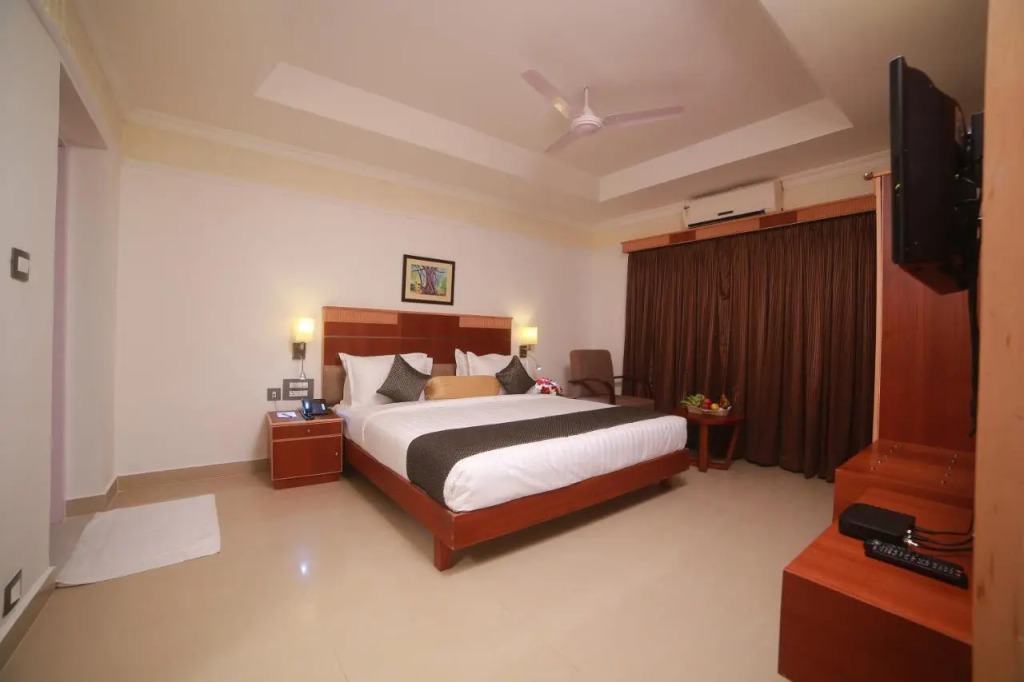 Contour Backwaters Hotel Resort & Convention Centre