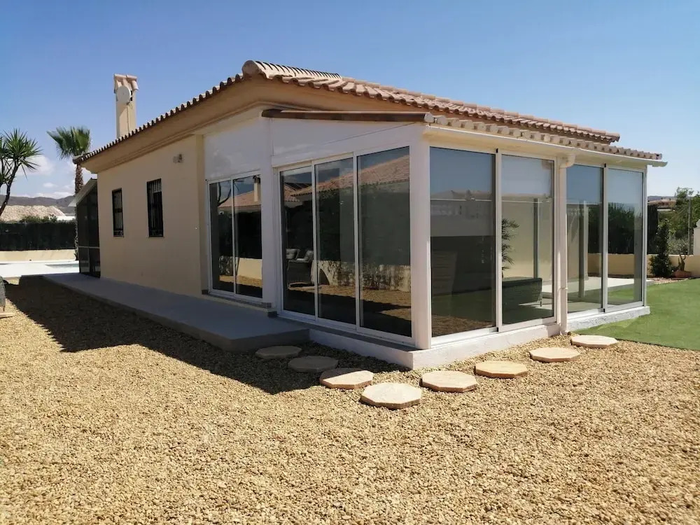 Villa - Sleeps 4 - Pool - Patio - Parking