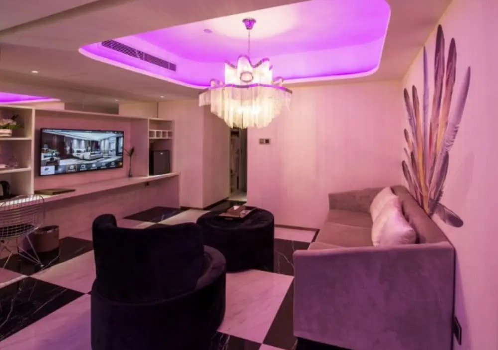Rezen Minwoo Hotel (Twin Towers Global Center)