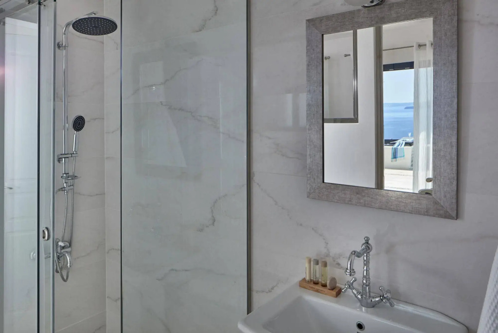 La Maltese Oia Luxury Suites