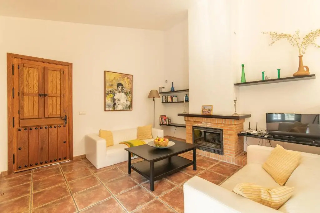 Cortijo Cantares by Rosas Cantares