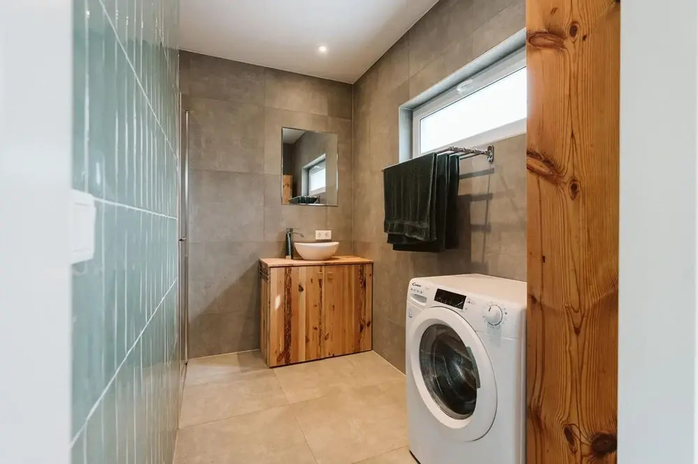 Large, Elegantly Furnished Holiday Home With Lots of Privacy on a Family Park