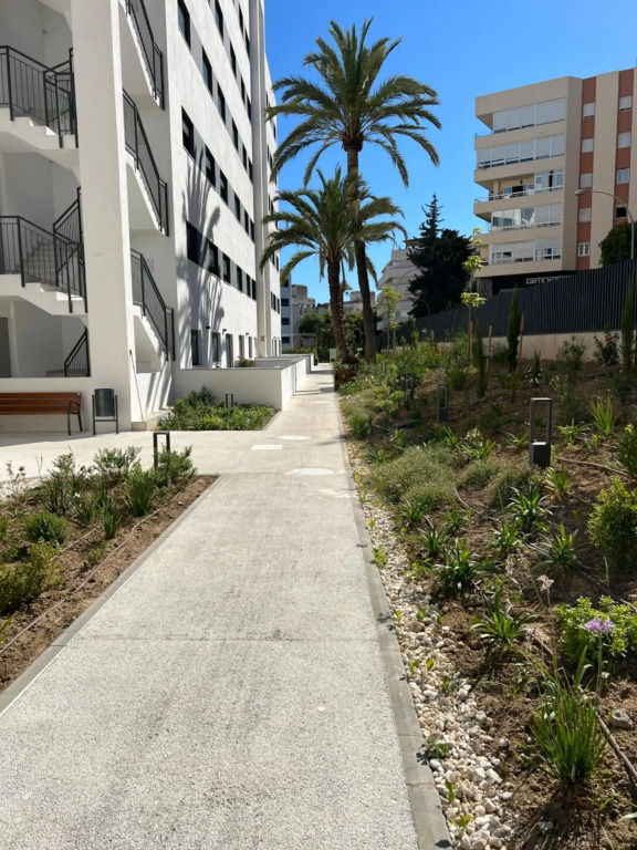 New build modern ap 4 min walk to the beach and Marbella old town