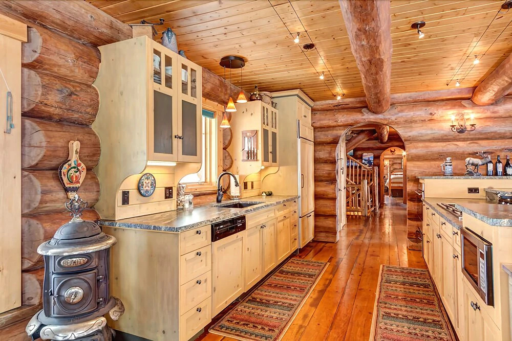 #1686 Custom Built Log Cabin - Indiana Creek Lodge - True Gem With Log Cabin Ambiance!