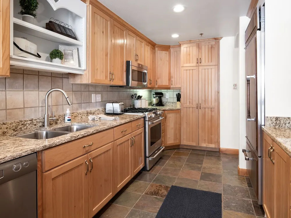 Family Getaway~pool, Hot Spring, Scuba & Ice Castles 727 4 Bedroom Home by RedAwning