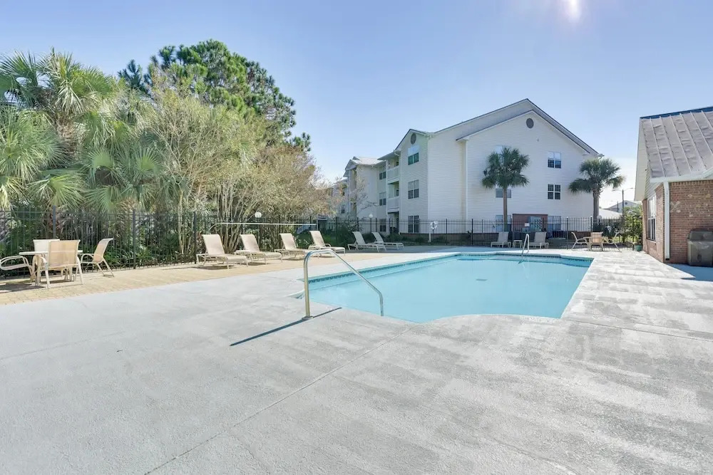 Winter Getaway: Destin Condo by Golf & Dining