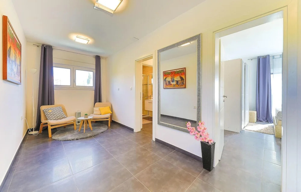 Awesome Home in Okrug Donji With 5 Bedrooms, Wifi and Outdoor Swimming Pool