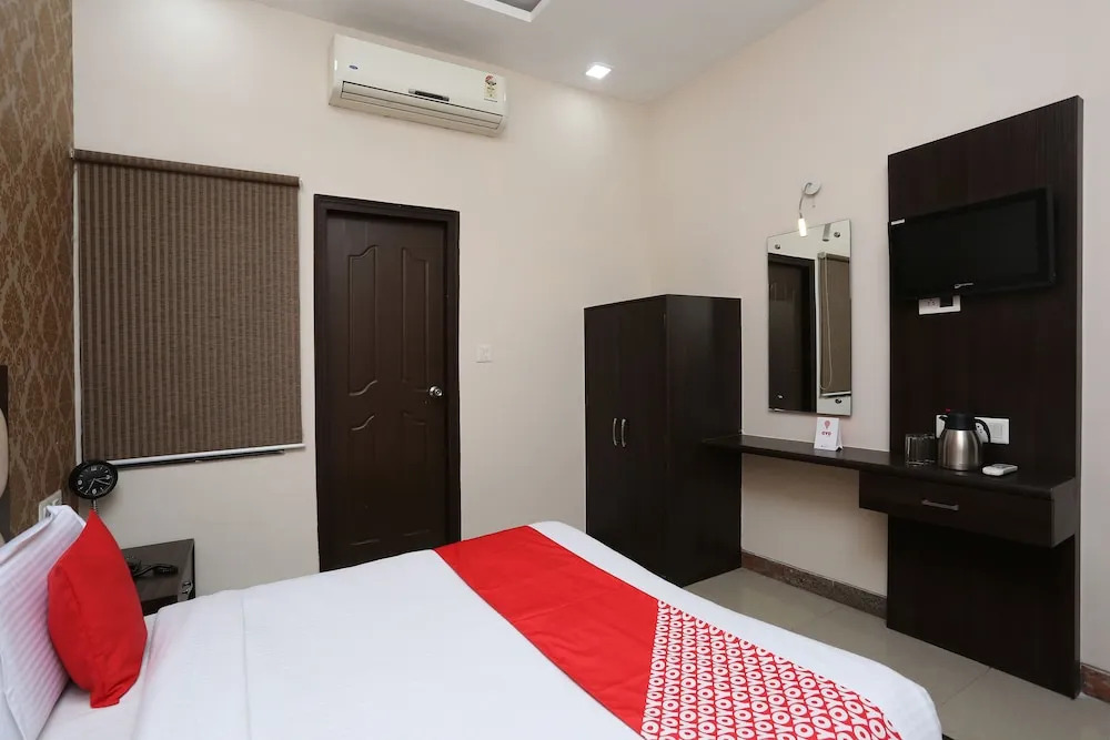 OYO 12479 Hotel city shine