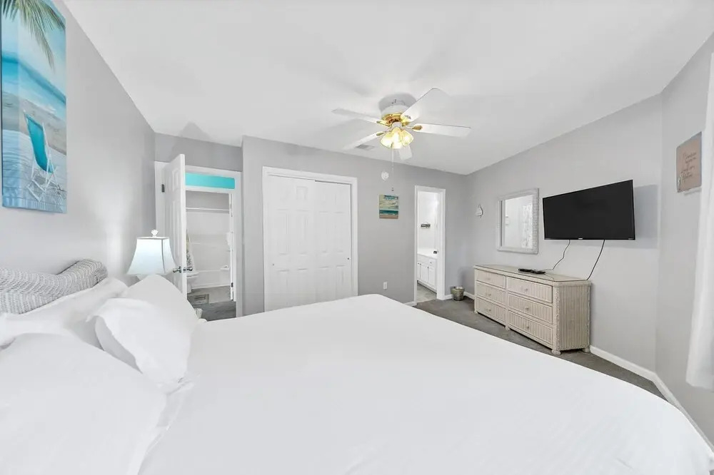 Crystal Village II, Unit 18A