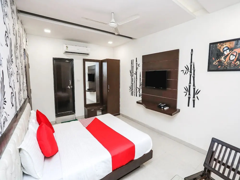 OYO 2681 Hotel Madhuram palace
