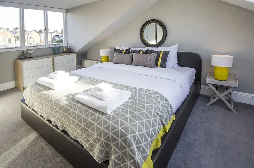 Stylish and Chic Regents Park Two bed