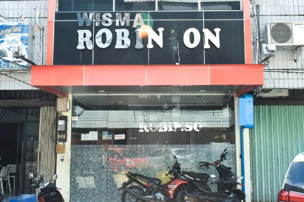 RedDoorz  near Pantai Losari 3