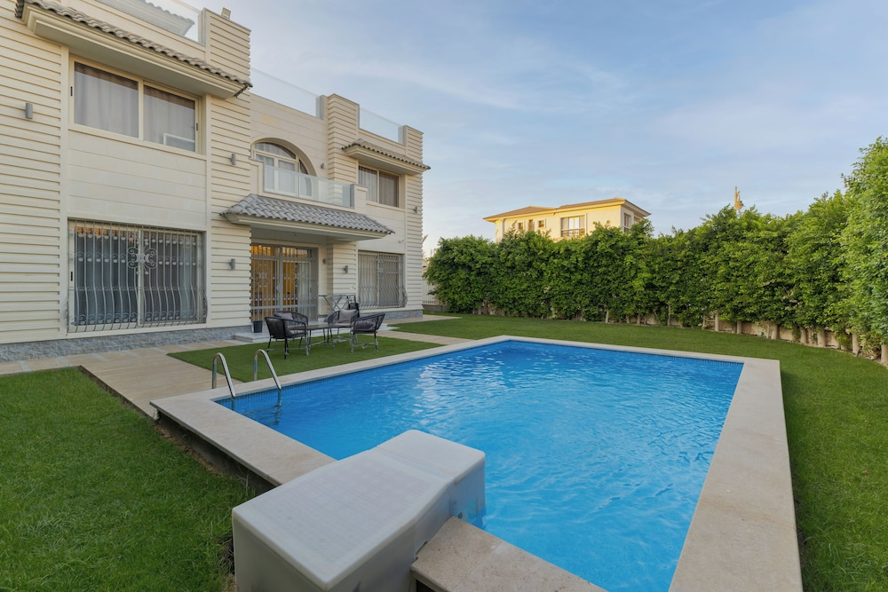 Alsawah|Luxury 6BR Villa with Private Pool
