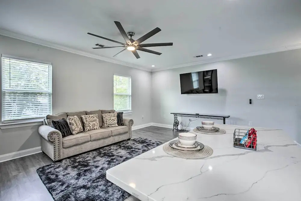 6 Mi to French Quarter: Modern New Orleans Gem