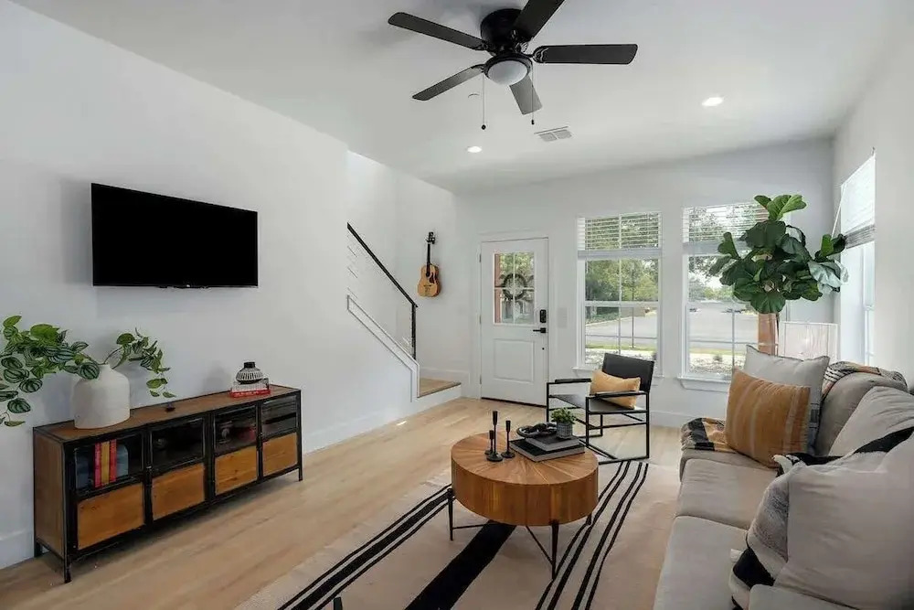 Luxury Escape at The Noir: 3br, Hot Tub, & Steps From Main St!
