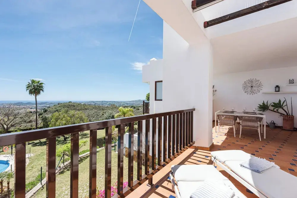Incredible Apartment With sea Views and Balcony