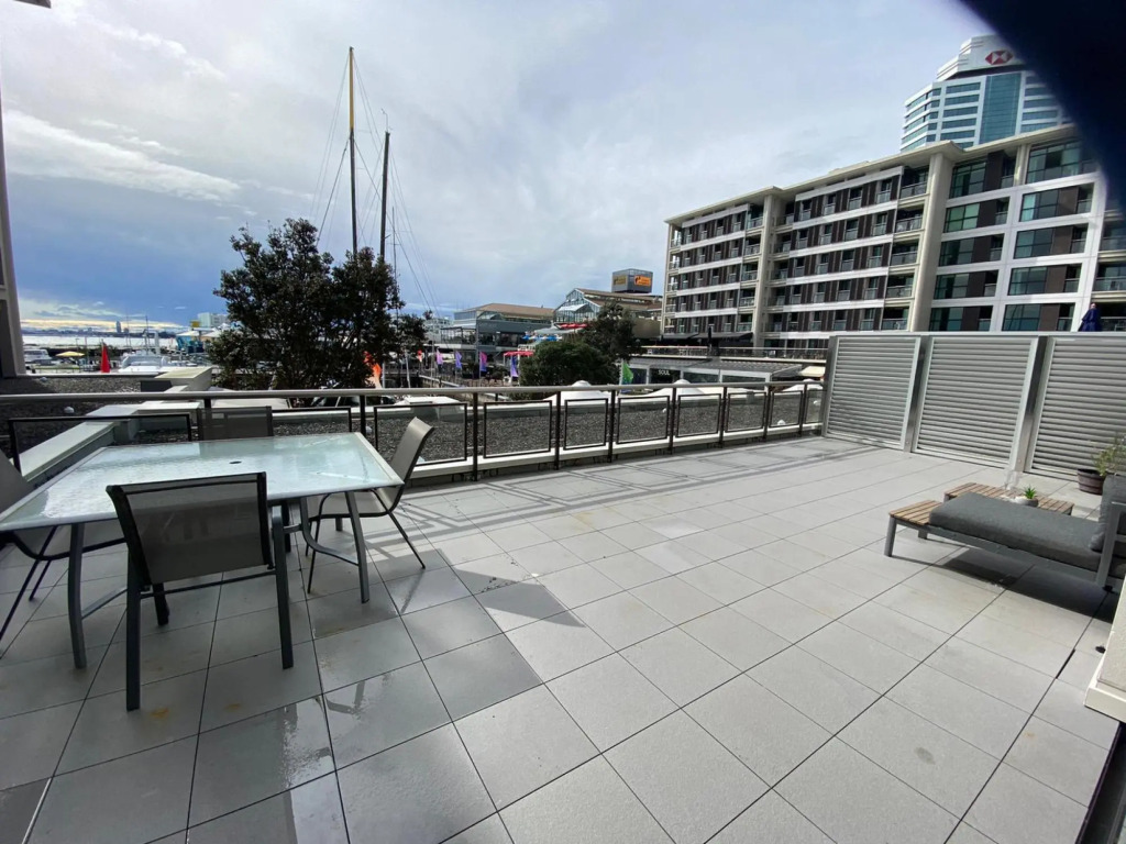Spacious 2br Ocean Front View - Free Parking