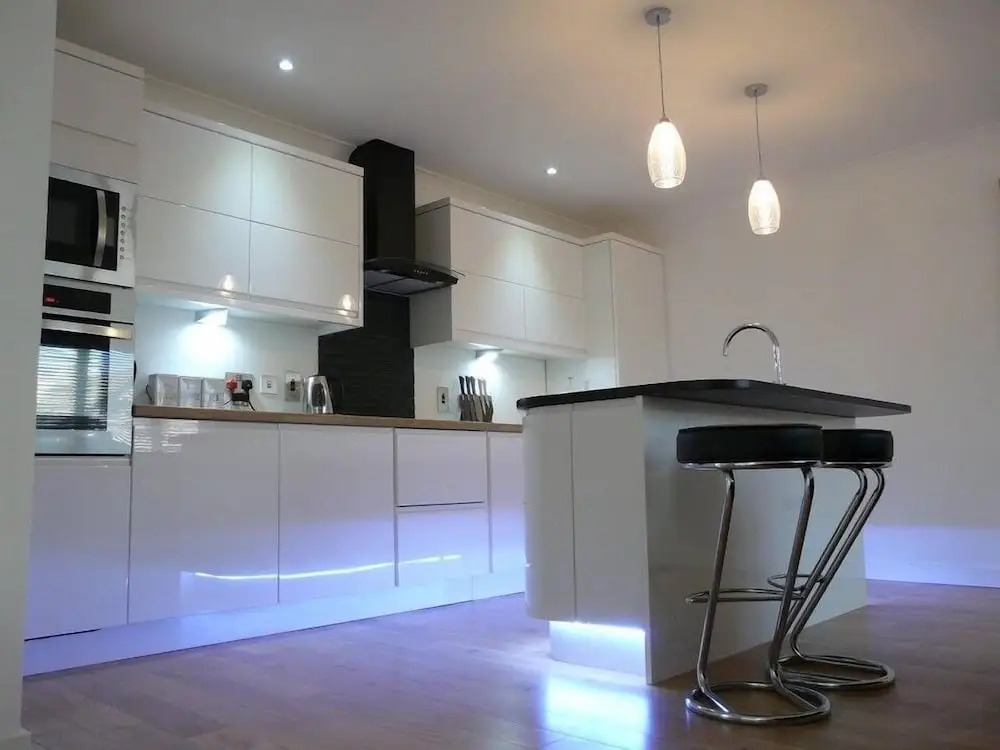 Langley Cottage with patio, spacious rooms - part of Langley Serviced Apartments several properties in Wick