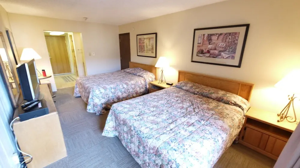 CM447H Hotel Room 1Br 1 Ba