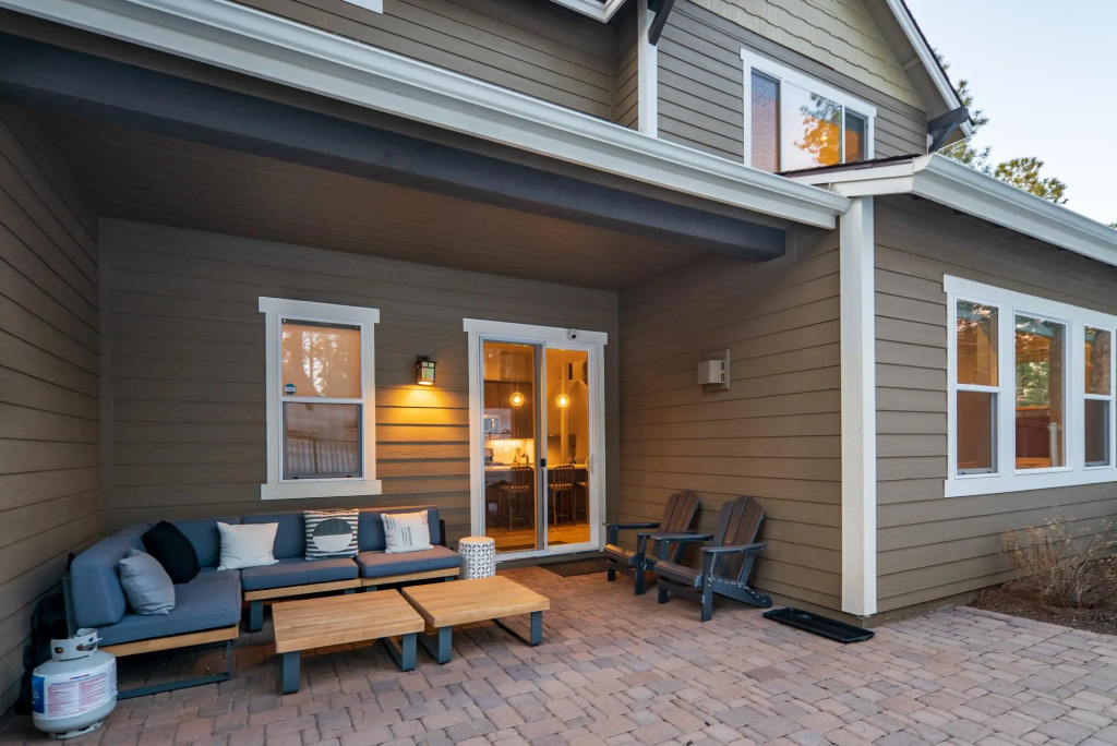 BBQ, corn hole, and direct access to the forest. Close to NAU & downtown Flagstaff!
