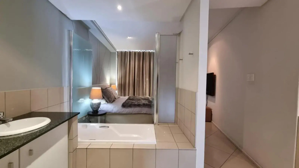 Accommodation Front - The Quays 503 - 6 Sleeper Across the Beachfront