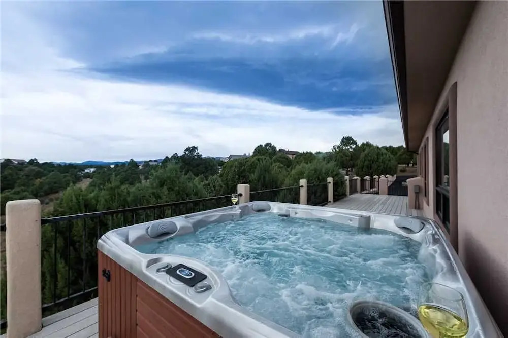 Mountain Views - Three Bedroom Cabin with Hot Tub