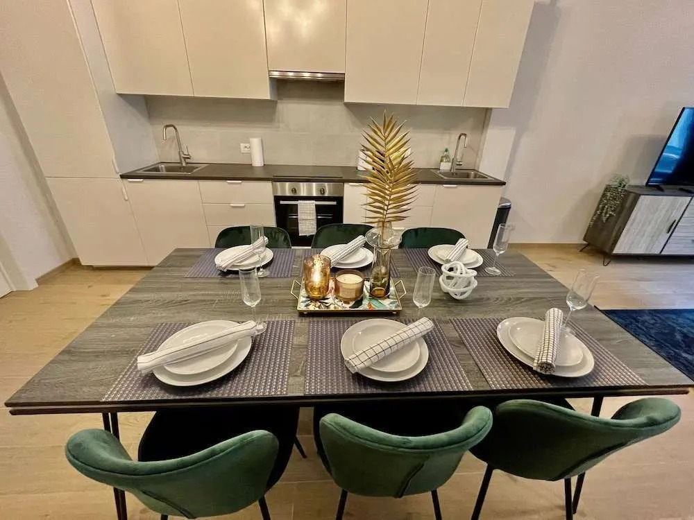 OneLuxStay near Fashion District