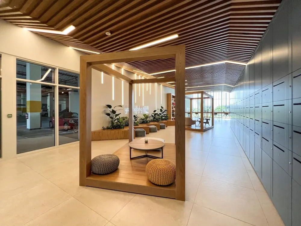 Modern Boho 1BR Sleeps4 Balcony Pool Gym Dxbhills