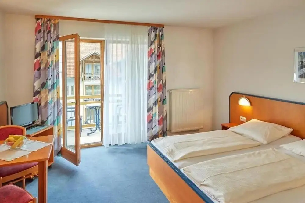 Hotel Sonnenhof - Tante ALMA`s Sommerfrische