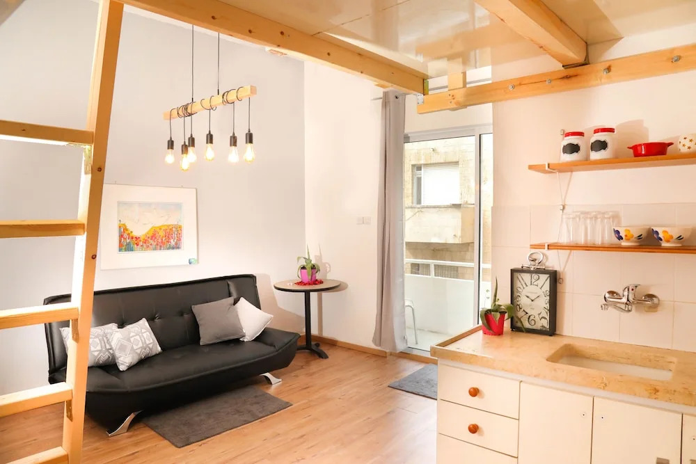 Great studio at the Center of the Center
