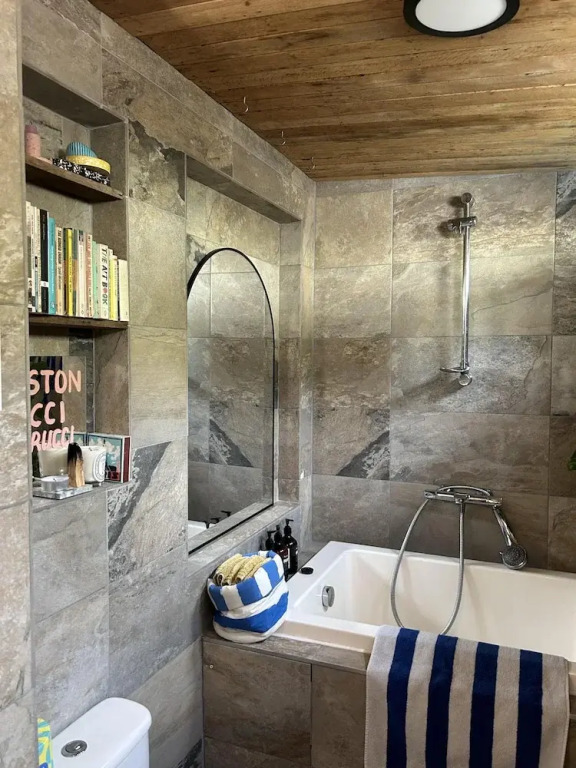 Klein House Clapton Sleeps 2-piano-patio-mirrorbed