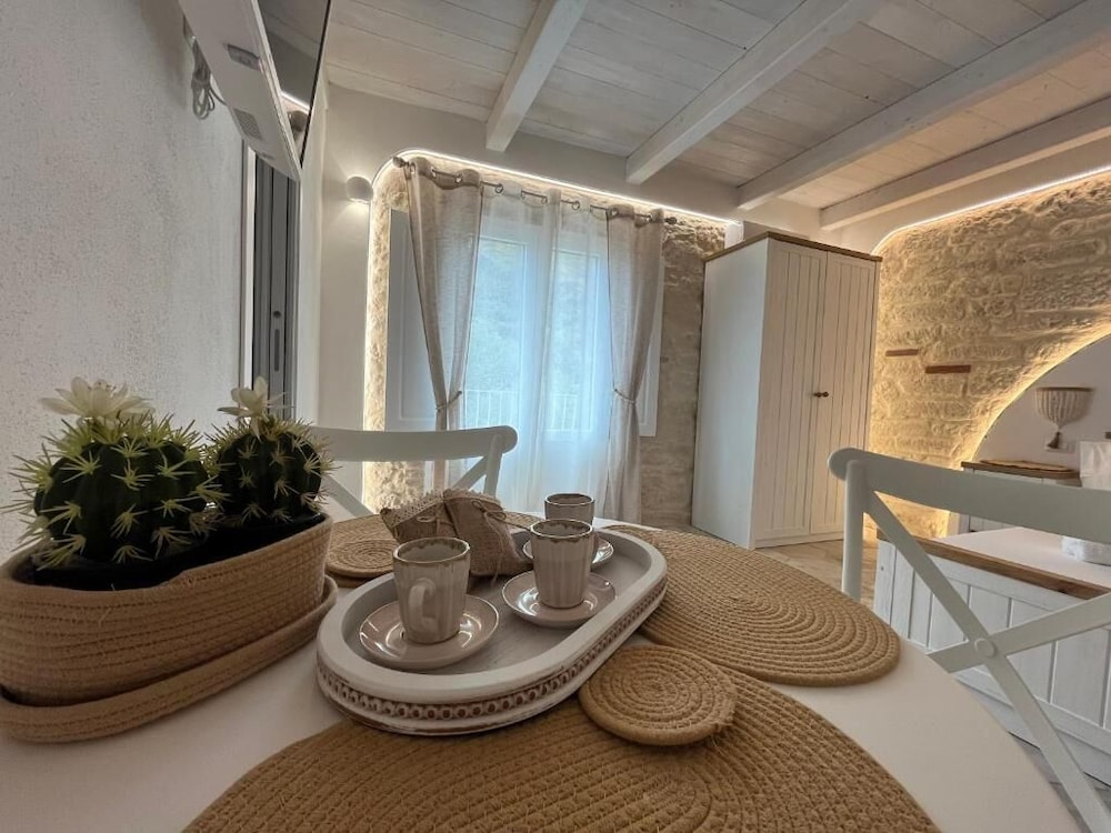 Godano Rooms