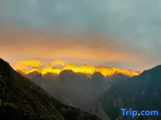 Jijing Xilu Bieyuan｜Starry Canyon Homestay(Hutiaoxia Branch)