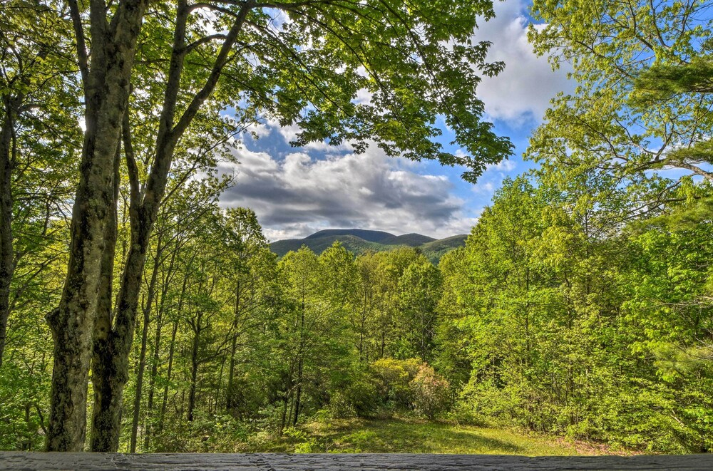 Sky Valley Home w/ Stunning Views - 1 Mi to Resort