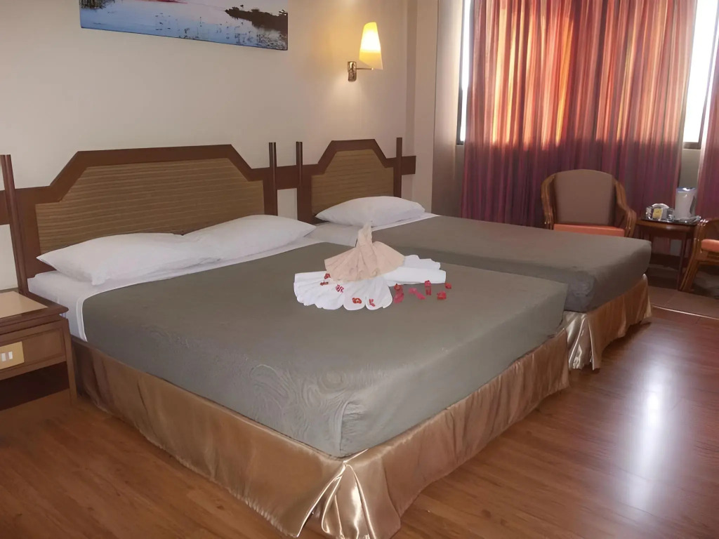 Hotel Grand Crystal