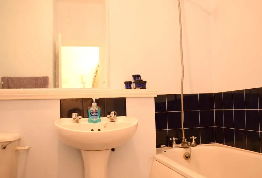 Spacious Studio Apartment in Portobello Road