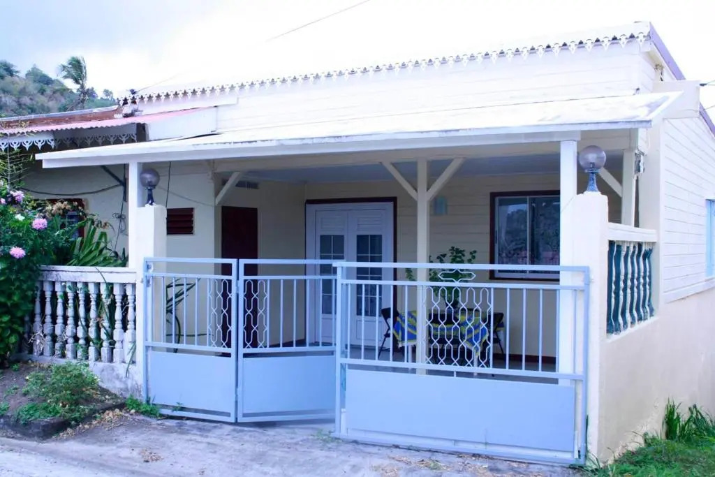 Maison de 2 chambres avec jardin clos et wifi a Le Vauclin a 6 km de la plage