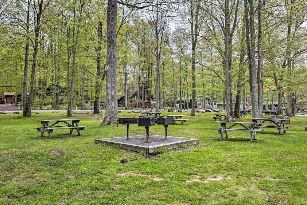 Near Skiing: Pocono Lake Cabin w/ Screened Patio