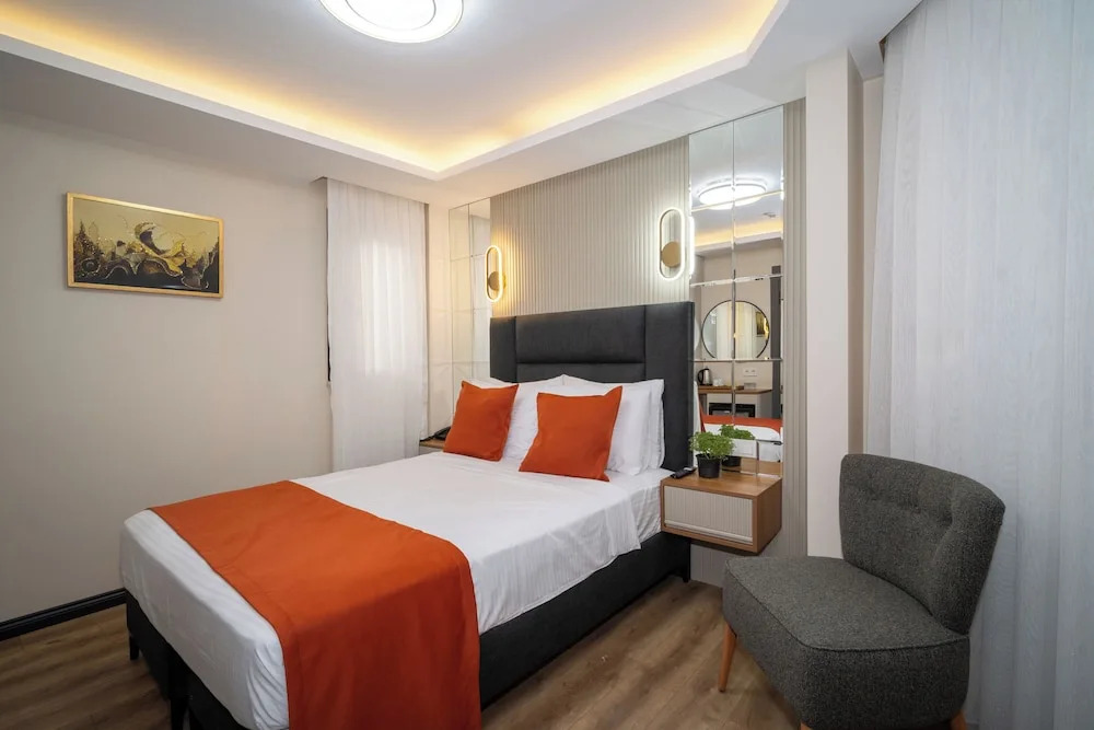 Отель Robin Hotel