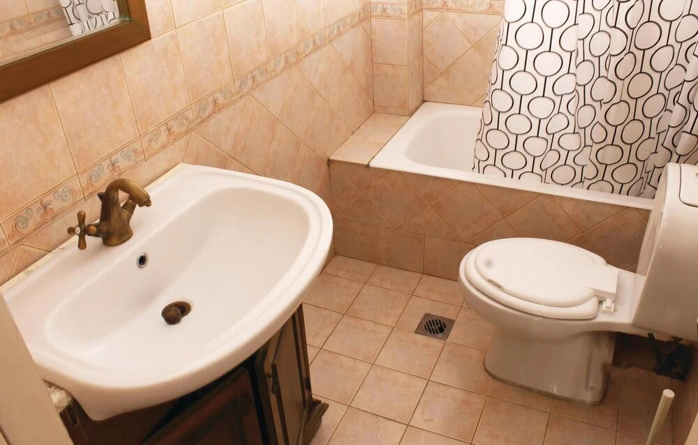 Awesome Home in Loutra Aidipsou With 4 Bedrooms
