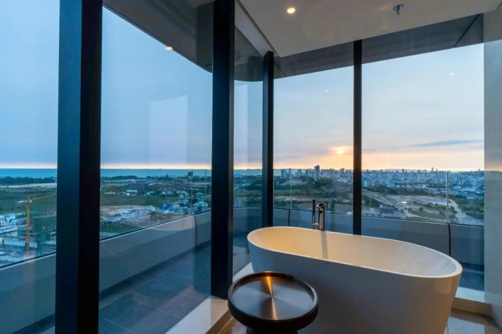 Arjuna Solitaire Hotel
