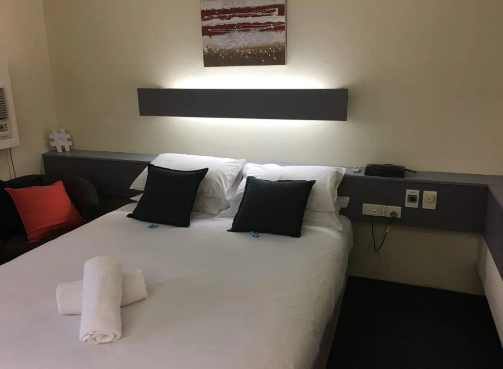 Emerald Central Hotel Official