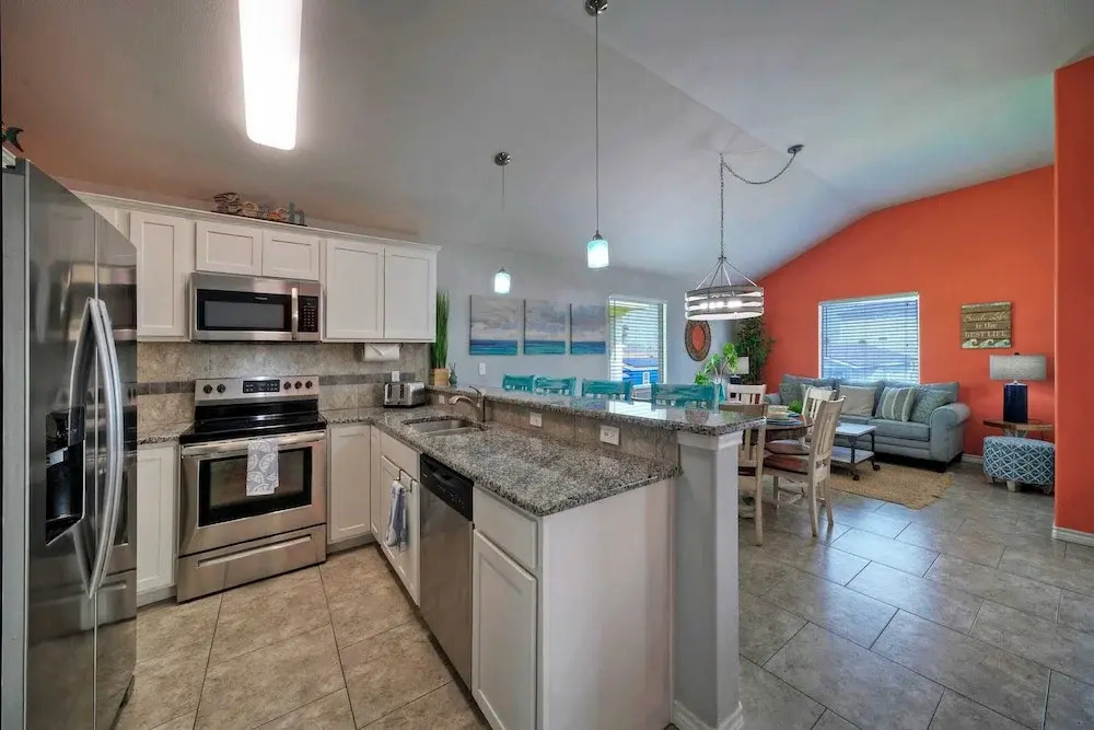 Laid Back Lime by AvantStay | Near Beach w/ Pool, Complimentary Pool Warmer