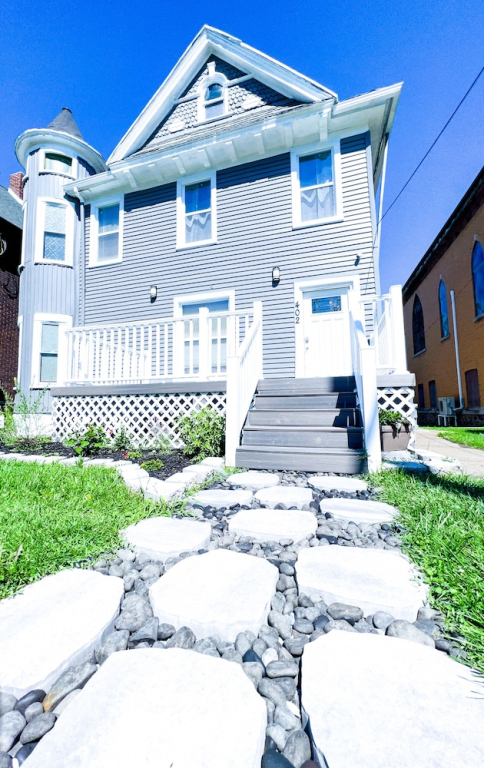 Group Friendly 6BR Near Aquarium & Niagara Falls