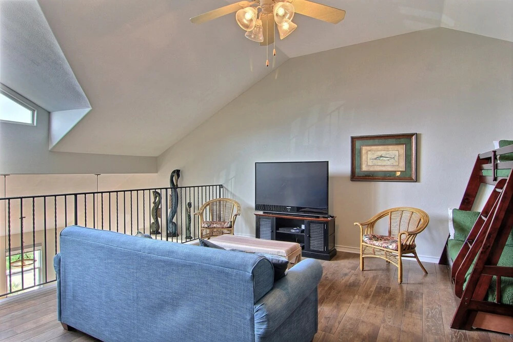 Sunny and Chairs 4 Bedrooms 3 Bathrooms Home