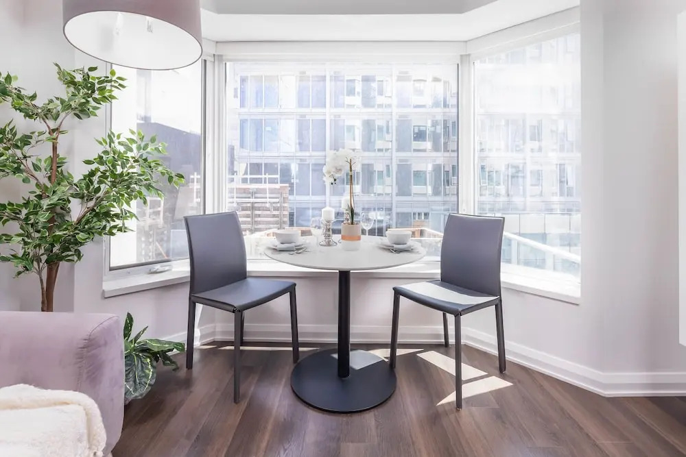 QuickStay - Executive Condo in Yorkville (Yonge & Bloor)